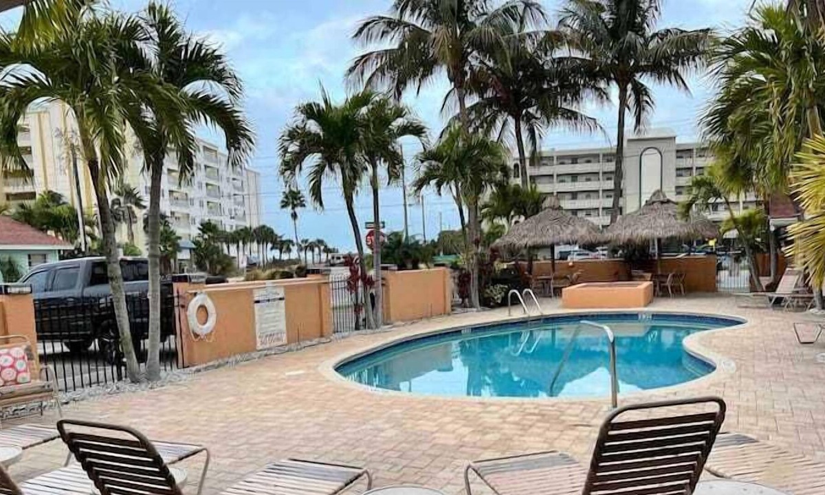 North Redington Beach Apartment | 1 Bedroom 707248 by Houzlet