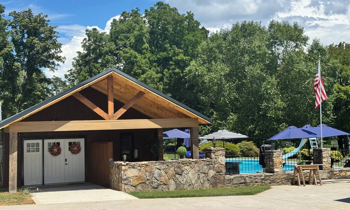 Louisville House | 1-bedroom and Loft pool house apartment with private pool/lake Louisville TN