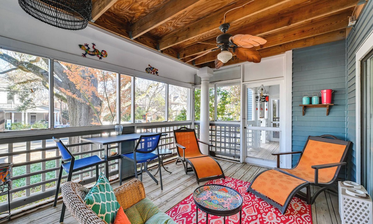 Dilworth Apartment | 1 Mi to BOA Stadium! Walkable Condo w/Porch