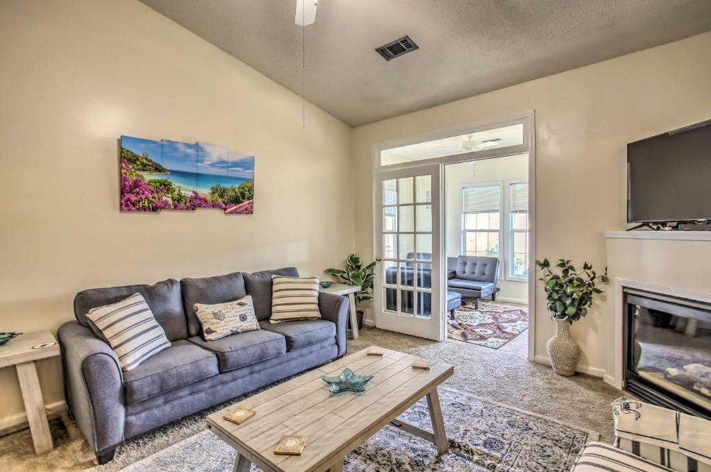 Vaught House | 1 Mi to Coast: Myrtle Beach Condo w/Pool Access!