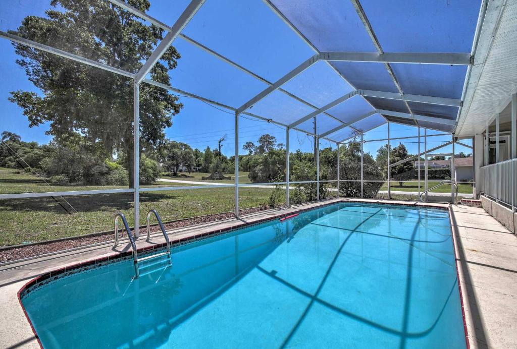 Spring Hill House | 1 Mi to Weeki Wachee Home with Pool in Spring Hill