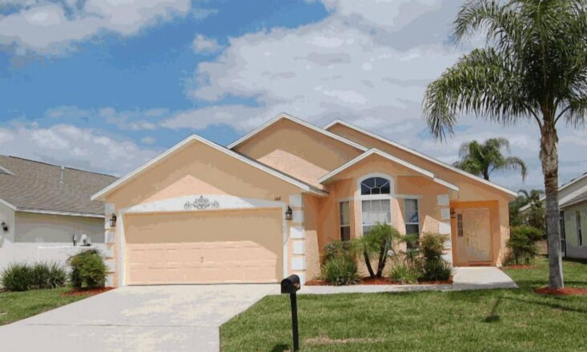 Westbury House | 10 Min From Disney,wi-fi,netflix, gas heated private pool,2 masterbed, sleeps 8
