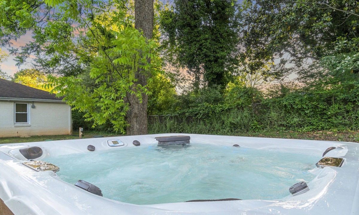 Candler-McAfee House | 10 minute drive Downtown - HOT TUB - Rainfall shower