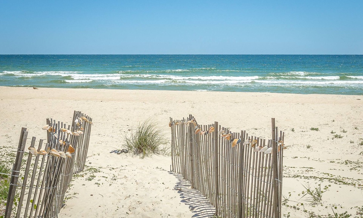 St. George Island Apartment | 10% off remaining July weeks! 1 bed 1 bath ON THE BEACH.