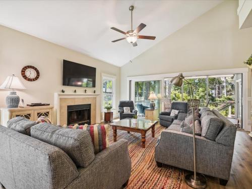 South Beach House | 11 Beachside Drive.