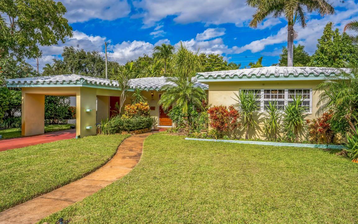 Poinsettia Heights House | 125 m² House ∙ 2 bedrooms ∙ 5 guests