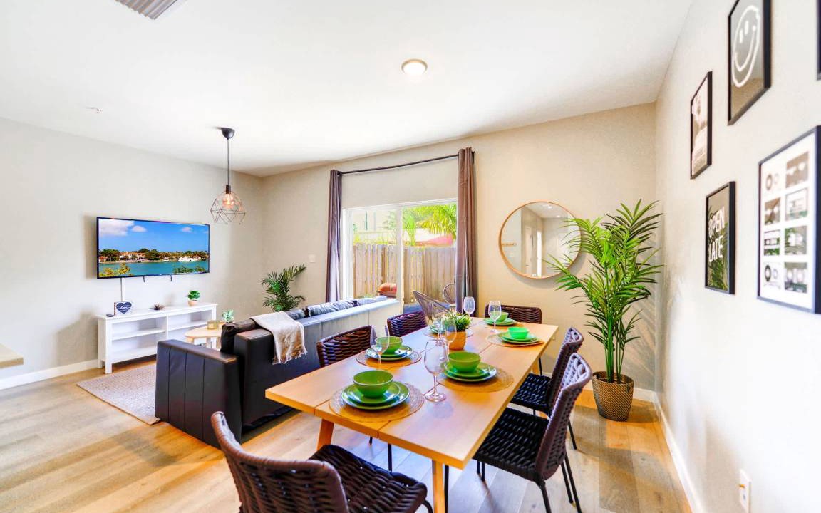 Golden Glades House | 128 m² House ∙ 3 bedrooms ∙ 8 guests