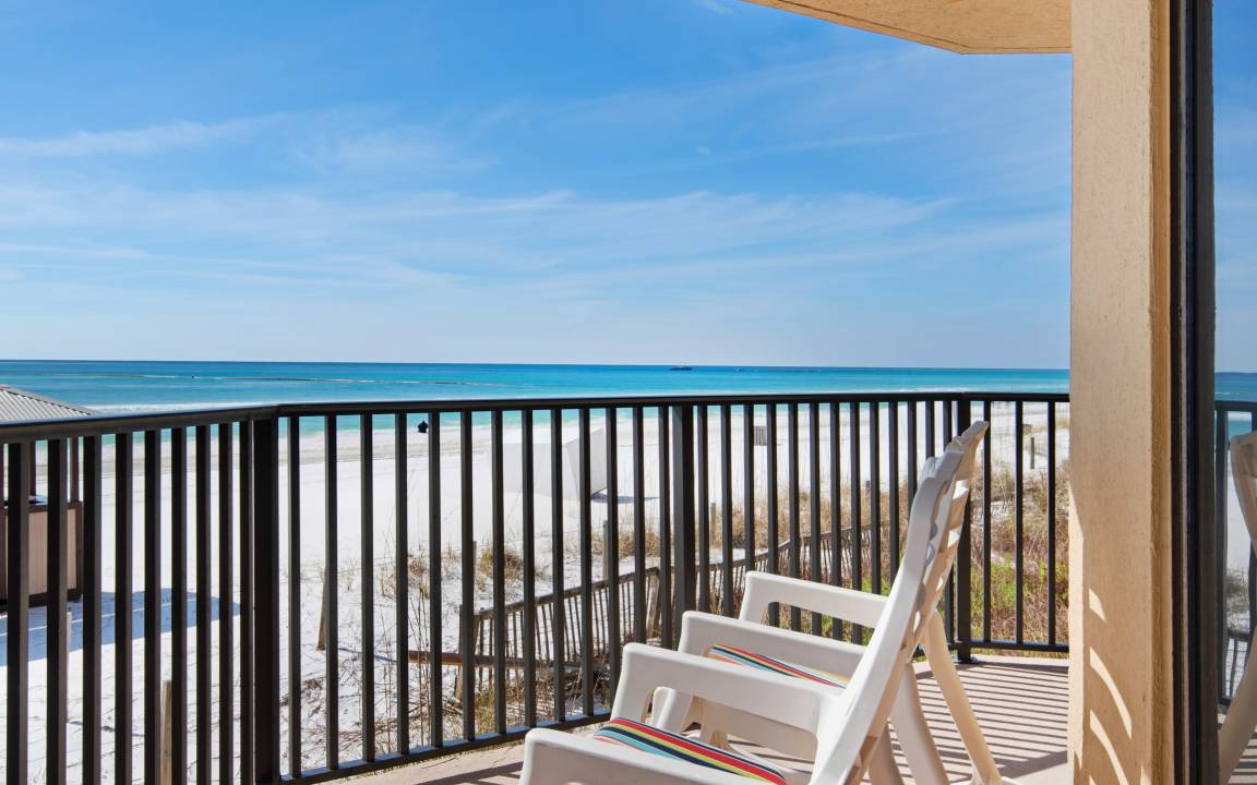 Thomas Drive Condo | 130 m² Condo ∙ 2 bedrooms ∙ 8 guests