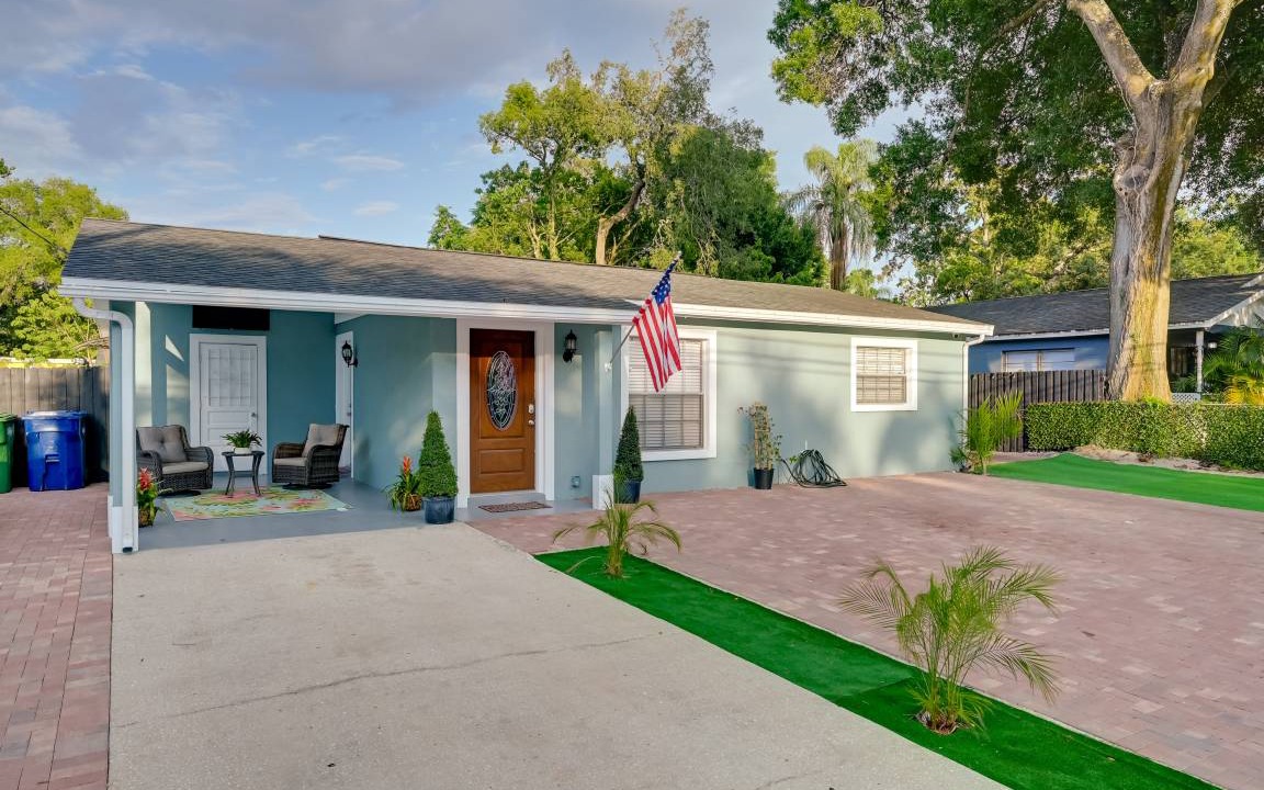 Bearss Plaza House | 139 m² House ∙ 2 bedrooms ∙ 6 guests