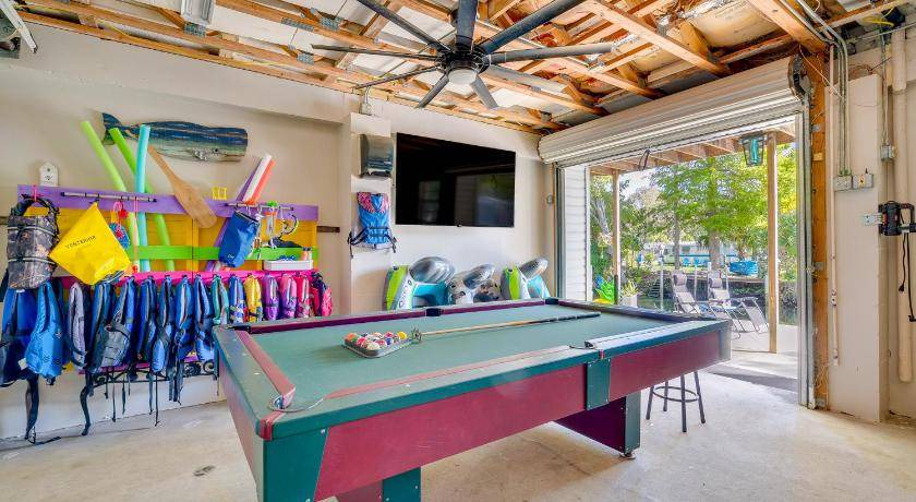 Weeki Wachee Gardens House | 139 m² House ∙ 3 bedrooms ∙ 12 guests