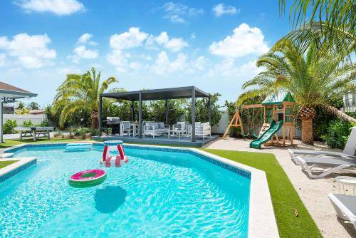 West Perrine House | 140 m² House ∙ 5 bedrooms ∙ 12 guests