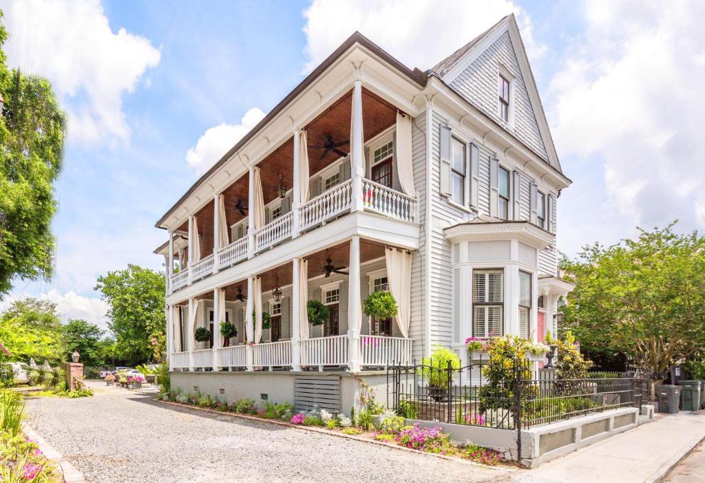 Westside House | 154D Spring Street - 1 BR 1 BA
