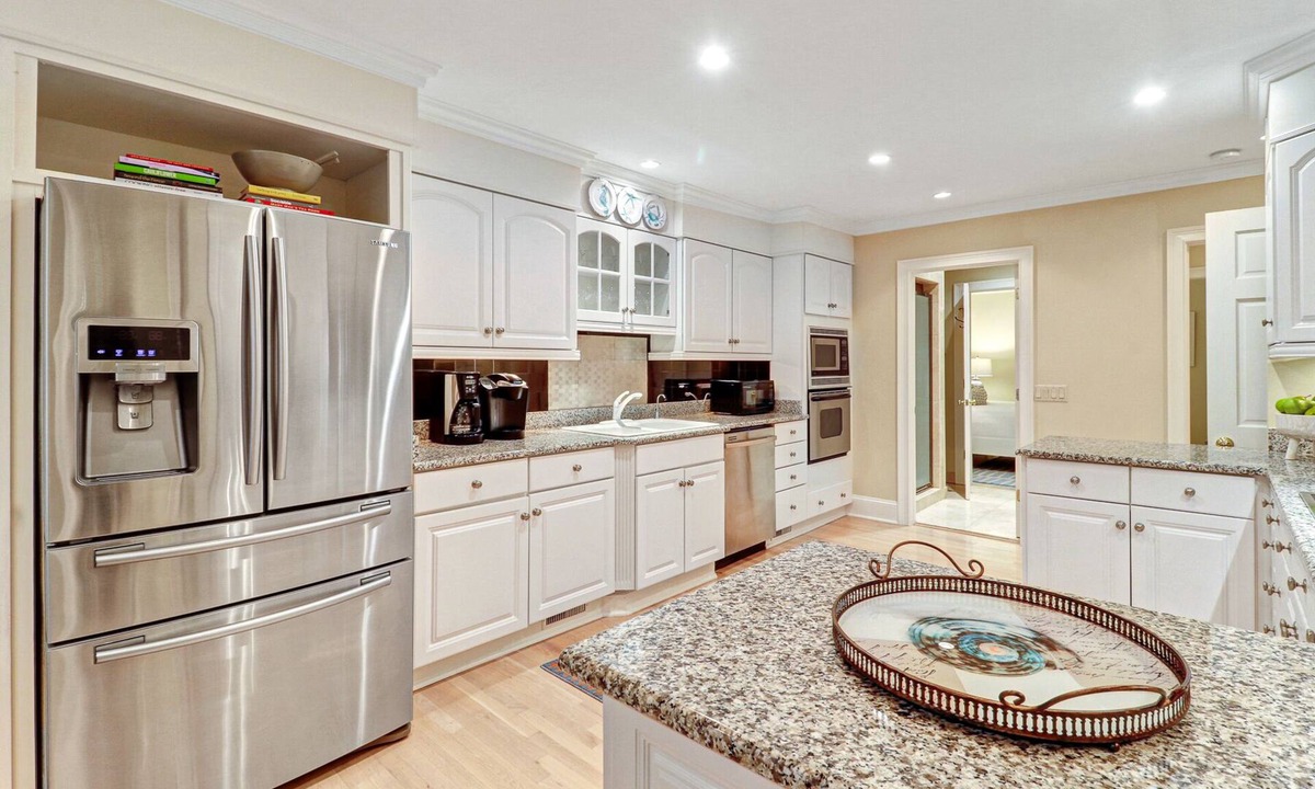 South Beach Condo | 1594 Lagoon Villas: BESTNEST by Beverly Serral Vacation Rentals