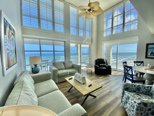 Arcadian Shores Apartment | 1712 North Hampton