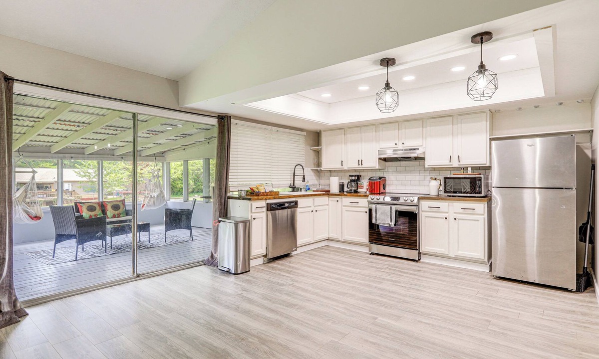 Church Street Cottage | 18 Mi to Dtwn Atlanta: Pet-friendly Home w/Yard!