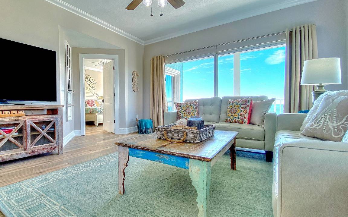 Independence Square Condo | 182 m² Condo ∙ 3 bedrooms ∙ 8 guests