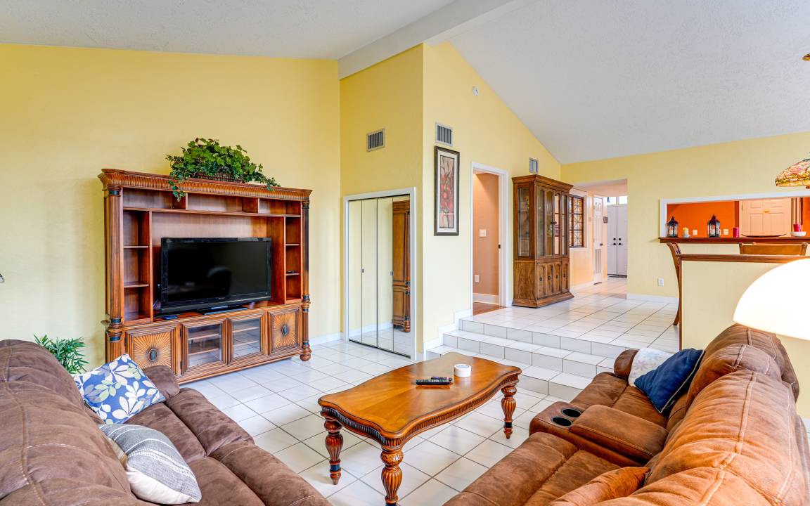 Haines City Apartment | 185 m² Apartment ∙ 2 bedrooms ∙ 4 guests