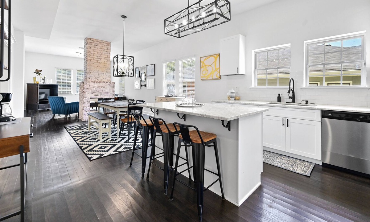 Westview House | 1920s Craftmans full of charm and space- walk to it all in this Beltline spot.
