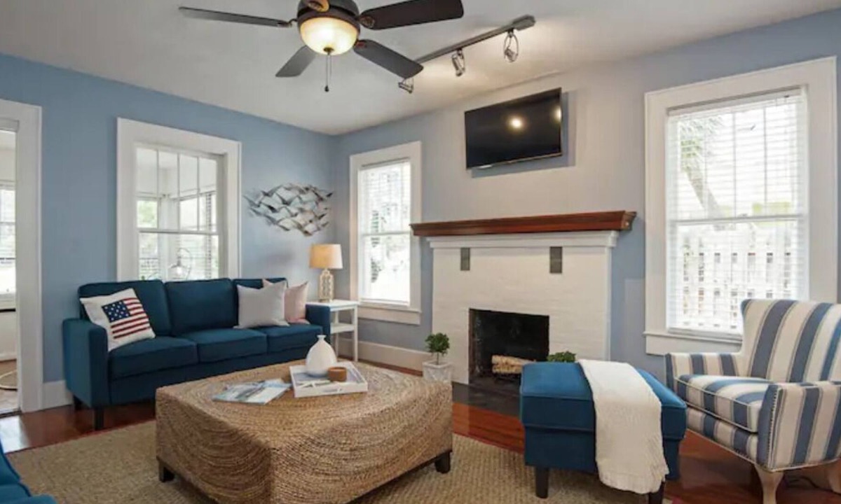 Downtown Dunedin Cottage | 1926 Updated Cottage 5 min walk to downtown