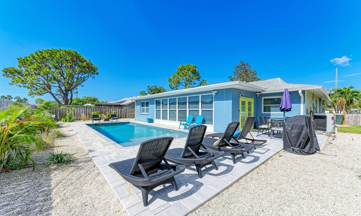 Bradenton House | 19th - Aunies Place · Totally Updated Pool/FUN/Beaches