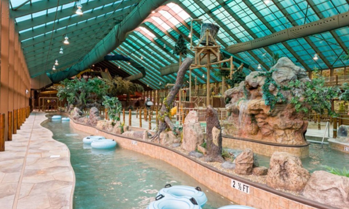 Gatlinburg Resort | 1BD 1 BA-Sleeps 4 WATER PARK MOUNTAIN TOP OVERLOOKING GATLINBURG 600 SF Pets