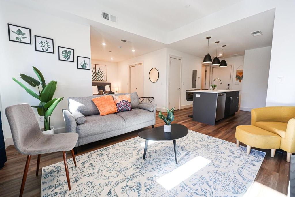 Brewerytown Apartment | 1BR Apt in Brewerytown Gym Balcony WD