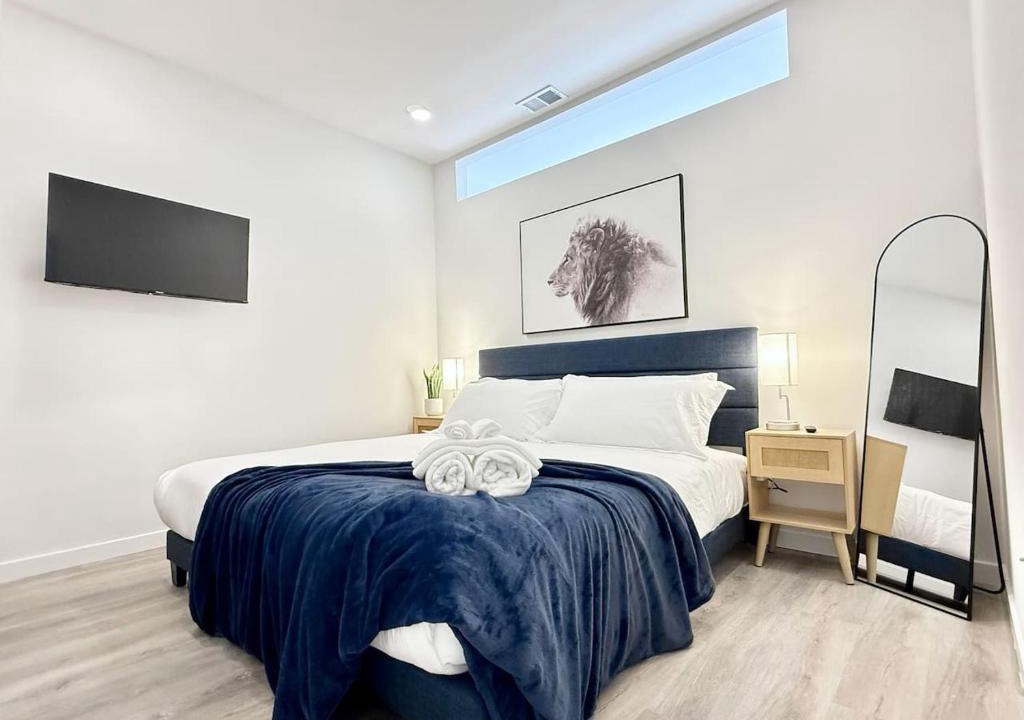 Poplar Apartment | 1BR Apt King Bed FREE Parking Gym - RoofTop 609