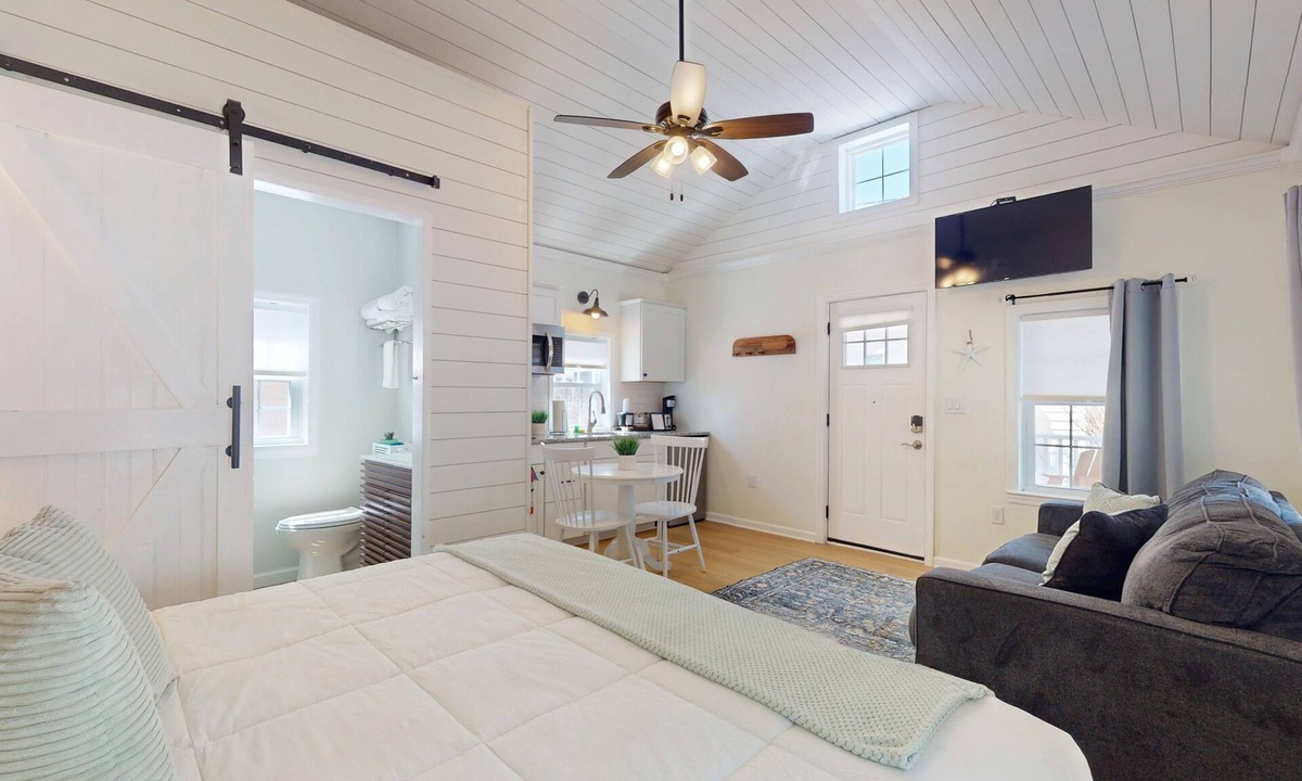 Lower Township House | 1BR King Bed Sofa Bed Sleeps 4 POOL - 14