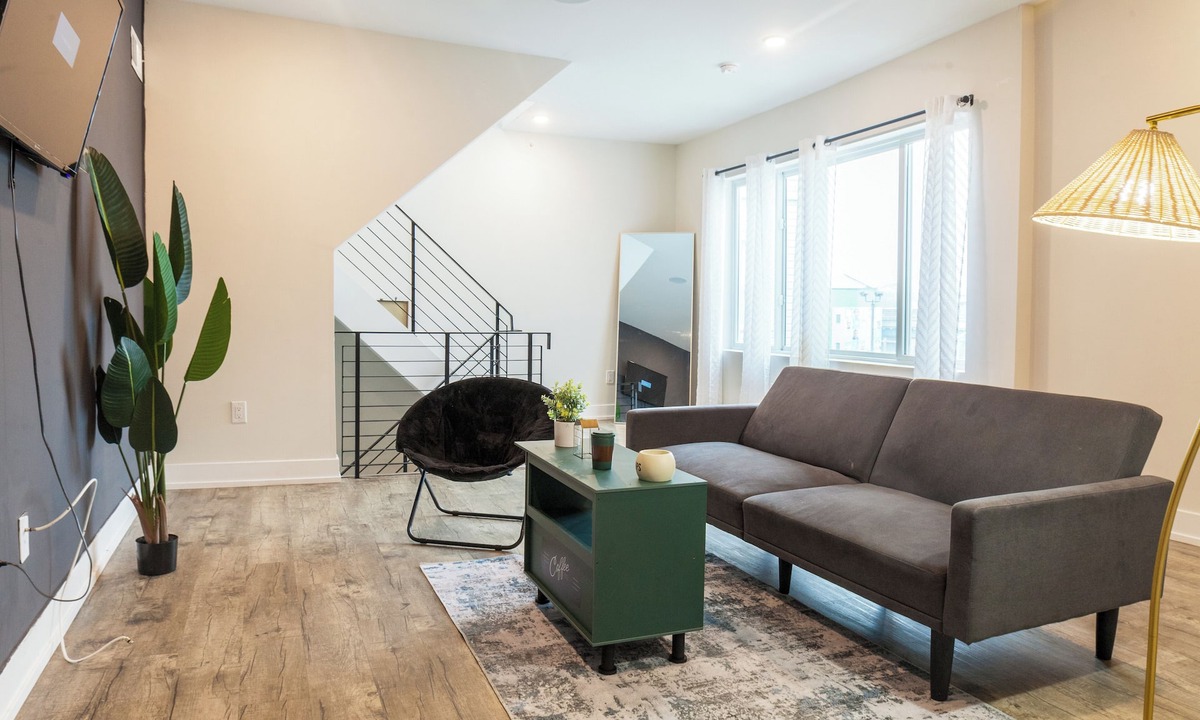 Kensington Apartment | 2-Bed 2-Bath W/D Central Kitchen Wifi Desk.