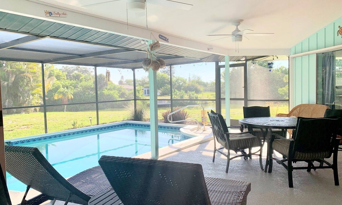 Venice Gardens House | 2 Bed w/Private Pool on Canal/Cul-de-sac, minutes from the Beach, Dog friendly