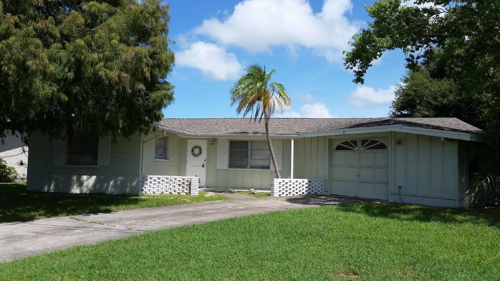 Venice Gardens House | 2 Bedroom 2 Bath home in Venice Gardens, on Lake only 10 Minutes to Beach