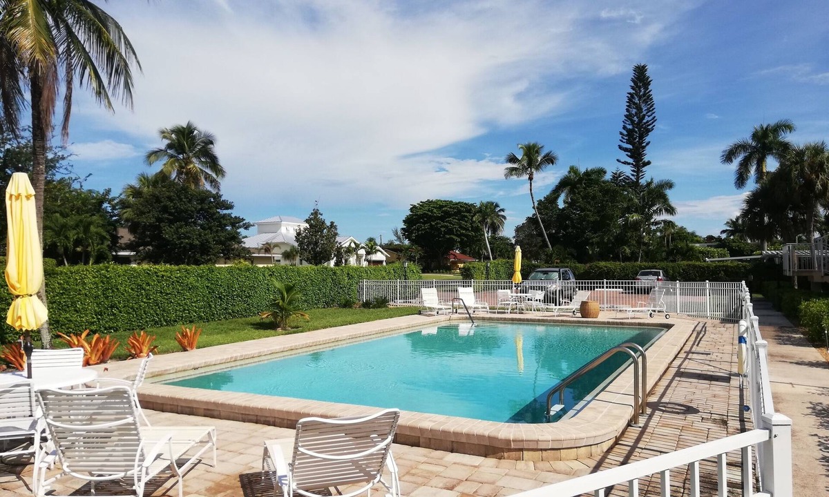 Moorings Condo | 2 Bedroom condo in lovely quiet Naples location close to beach and shops