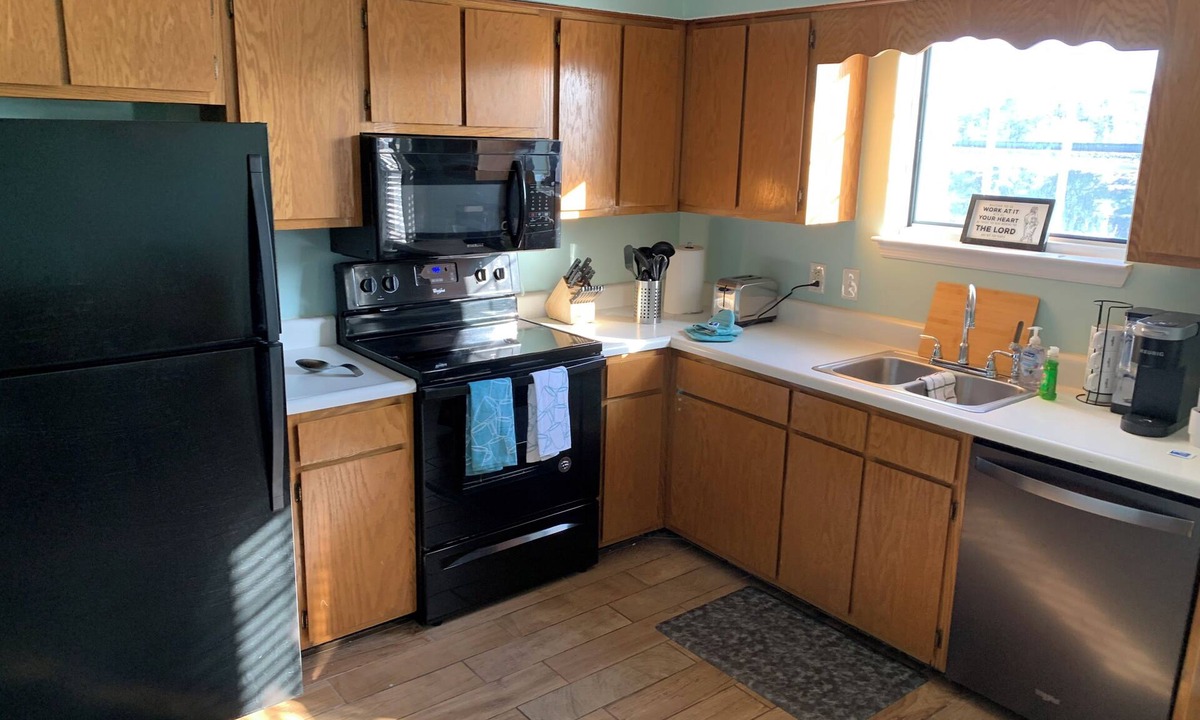 Clemson Condo | 2-bedroom condo in tranquil Clemson with cool AC, walkable to campus.