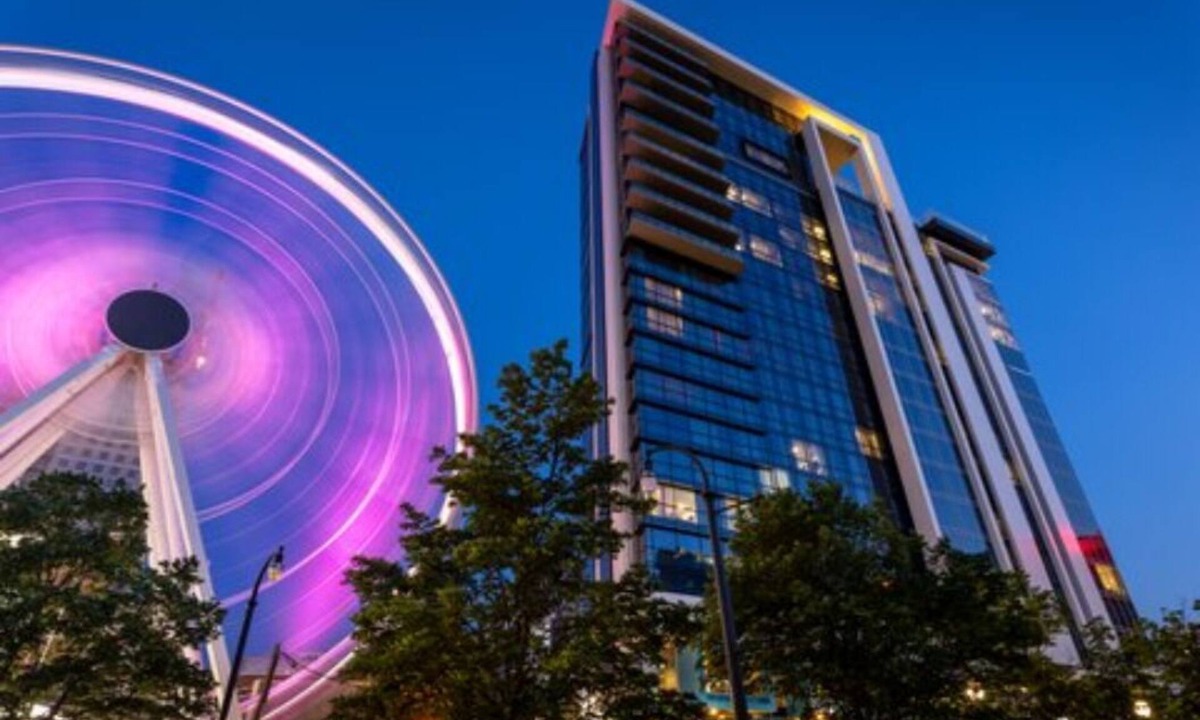 Downtown Atlanta Resort | 2 Bedroom Deluxe Condo, Sleeps 8, Full Kitchen, Centennial Park, Wyndham Atlanta