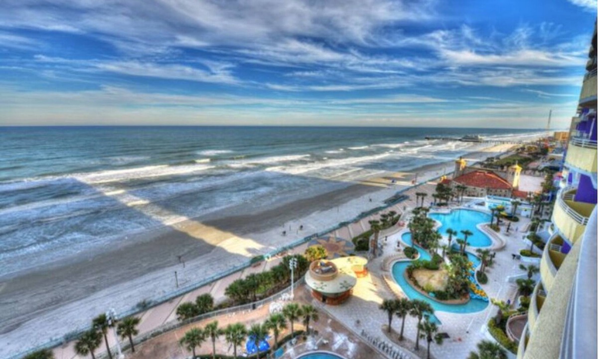 Seabreeze Historic District Condo | 2 Bedroom Deluxe Condo w/Kitchen, Sleeps 8 on Daytona Beach, Wyndham Ocean Walk