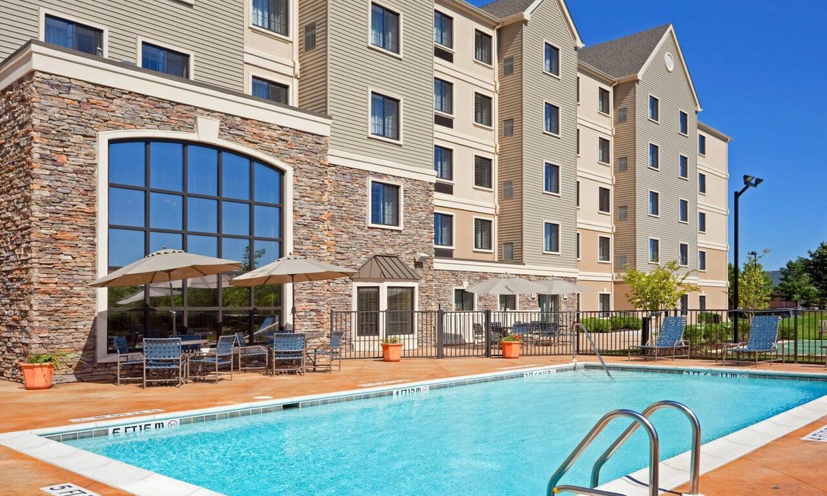 Cheyney Condo | 2 Bedroom | Free Breakfast. Seasonal Outdoor Pool