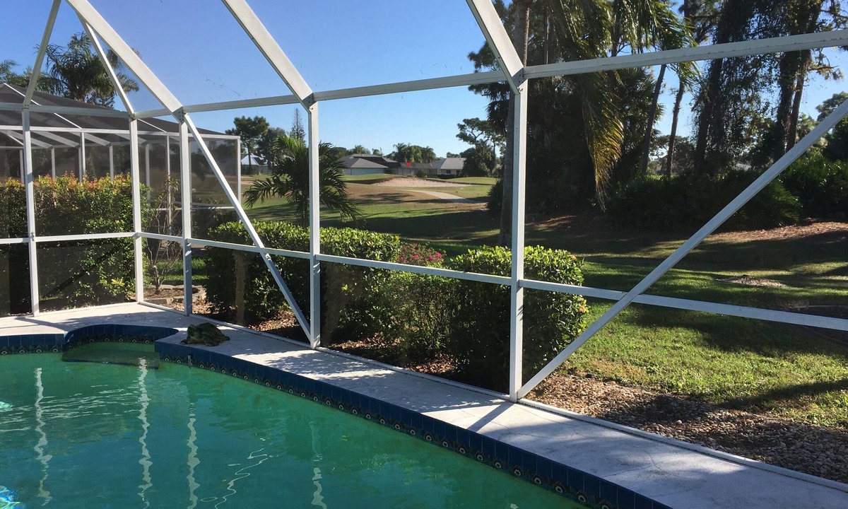 Pebble Beach House | 2 Bedroom Home on the West Coast of Florida. Relax and enjoy the sun and fun!