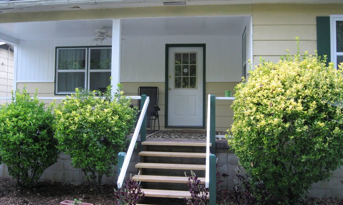 Tellico Plains House | 2 Bedroom See and hear the Tellico River from your porch
