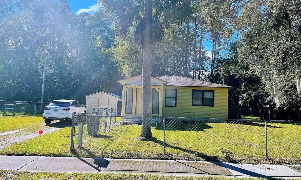 Arlington House | 2 Cozy bedroom house W/huge patio!