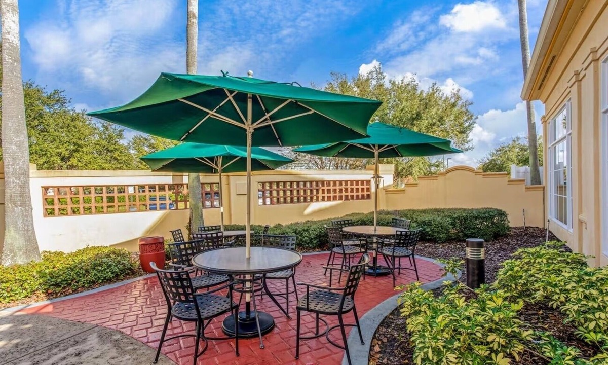 Airport North Hotel | 2 Full Beds | La Quinta Orlando | Ideal for Families | Pool | 2 Units