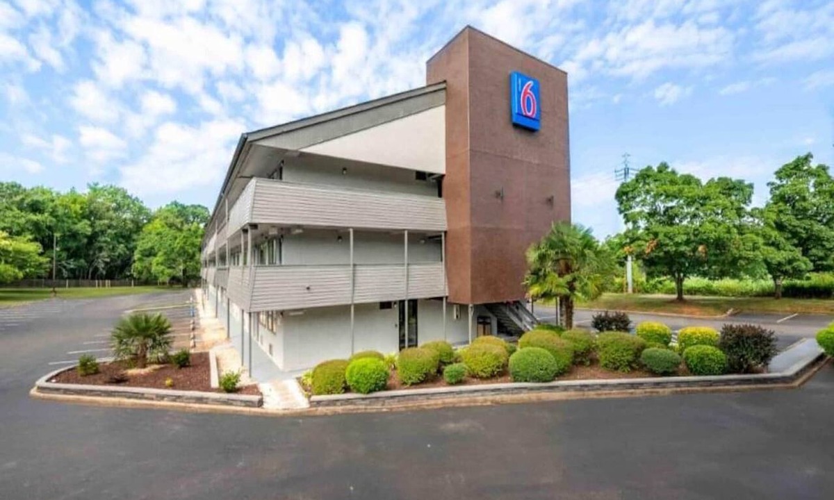 Charlotte Apartment | 2 Full Beds|Mobil Acc|RI Shower|Nsmk