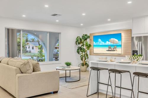 Plantation House | 2 Homes Together, HTD pool, Jacuzzi, Fire pit