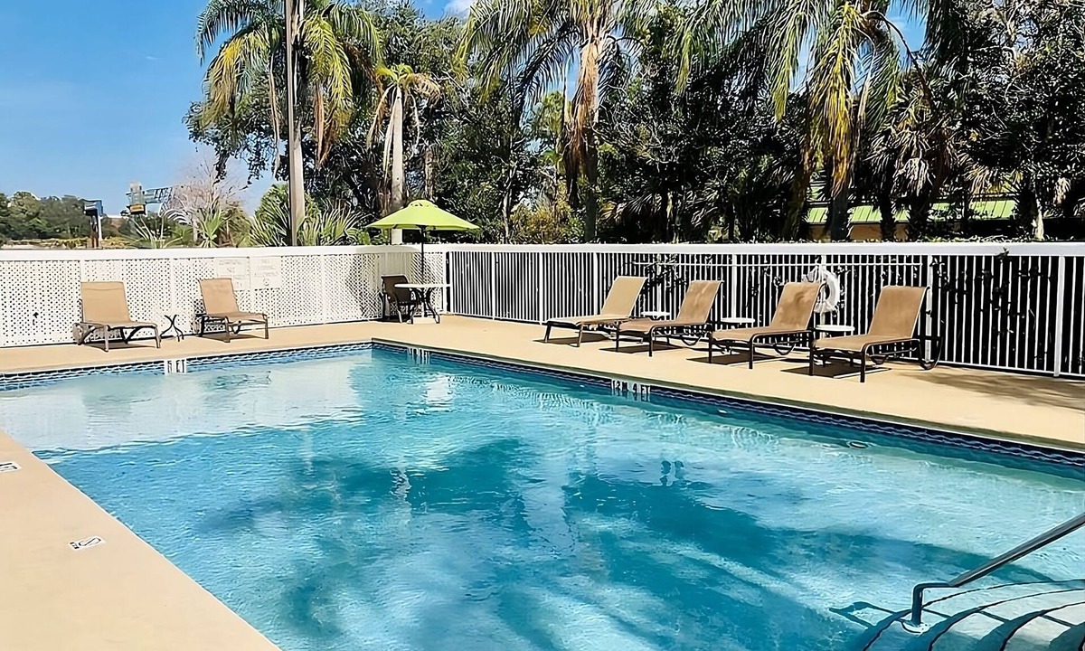 Florida Central Atlantic Coast Hotel | 2 Incredible Rooms Available! Close to International Drive, Free Parking, Pool