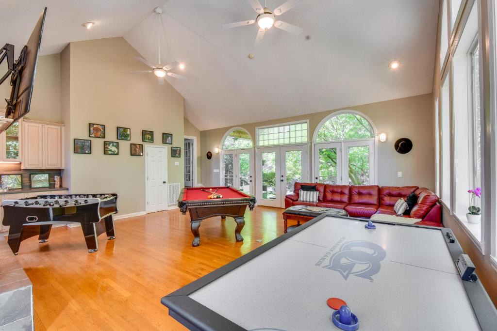 Clemson Villa | 2 Mi to Clemson: Central Villa w/Deck, Near Lakes