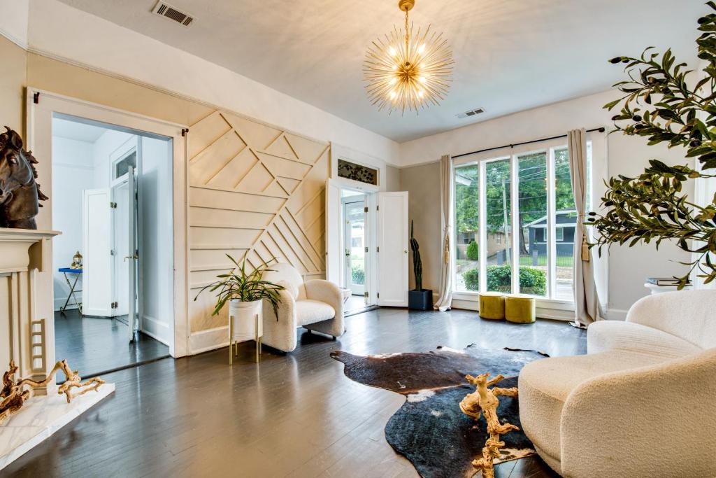 Pittsburgh House | 2 Mi to Mercedes-Benz Stadium! Updated ATL Home