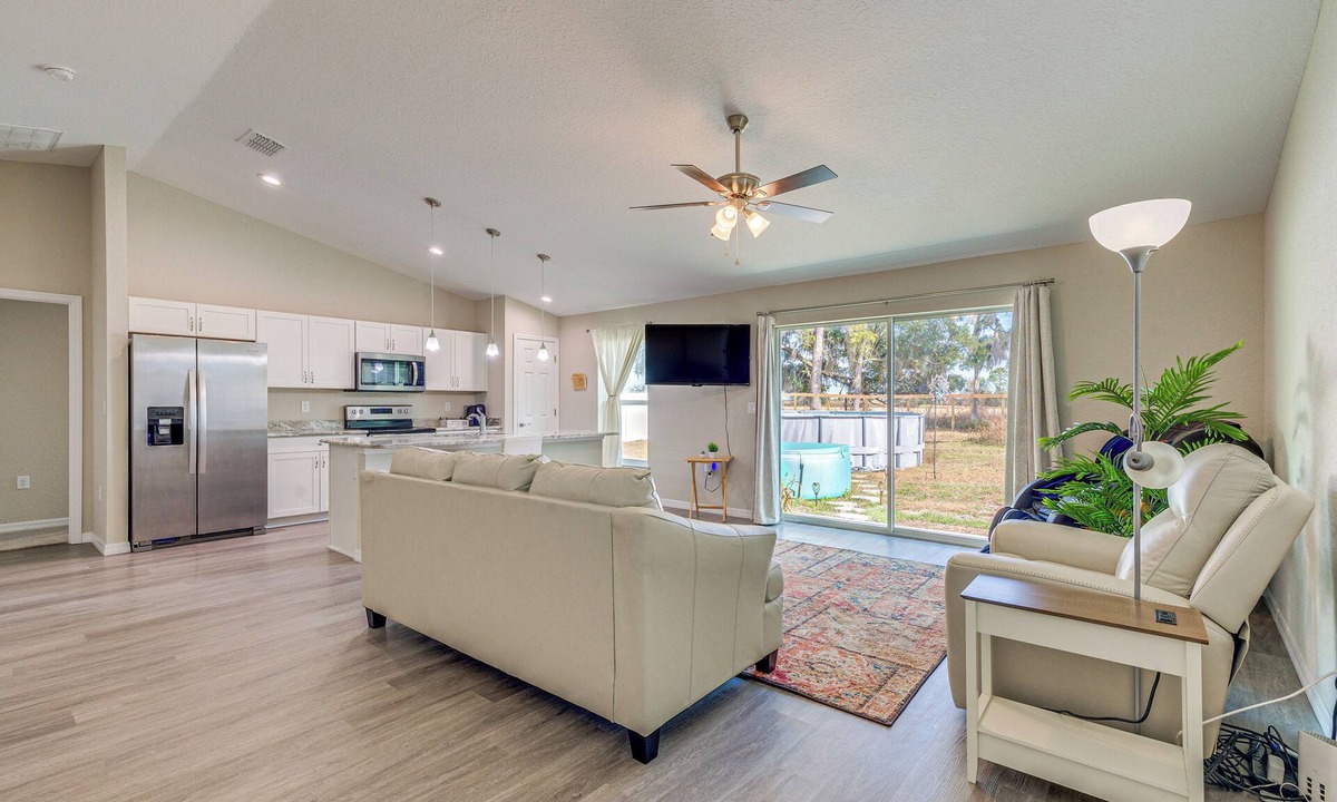 Dunnellon Cottage | 2 Mi to Rainbow Springs: Home w/Hot Tub!