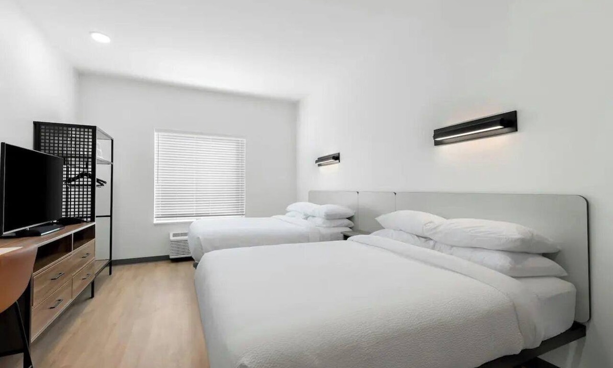 Newnan Hotel | 2 Newnan Rooms | Trampoline & Adventure Park - 0.3 Mi | Pet-Friendly