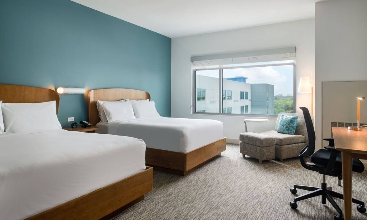 Williamsburg Hotel | 2 Queen | Element Orlando International Drive | Near Convention Center
