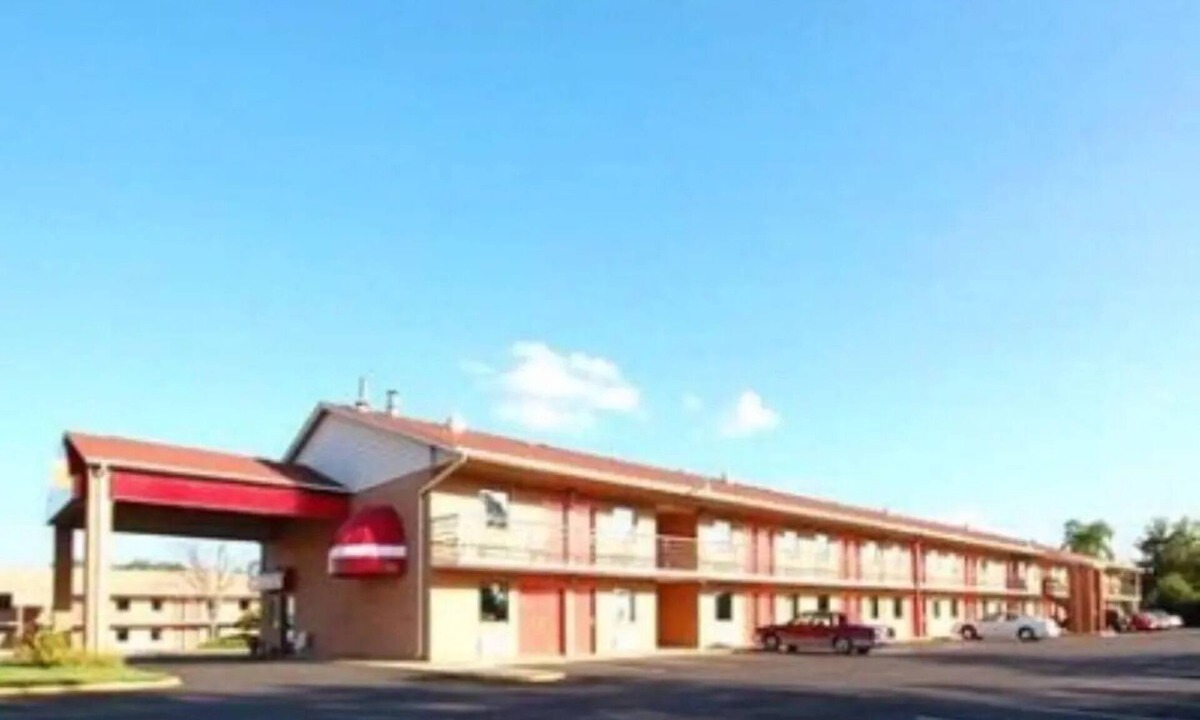 Richburg Hotel | 2 Queen Rooms Near City Fun + Savings – Explore Charlotte Premium Outlets Nearby