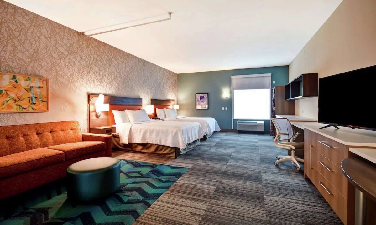 Mechanicsburg Hotel | 2 Queen Studio w/Breakfast & Pool | Close to Dining Spots + Breakfast Included